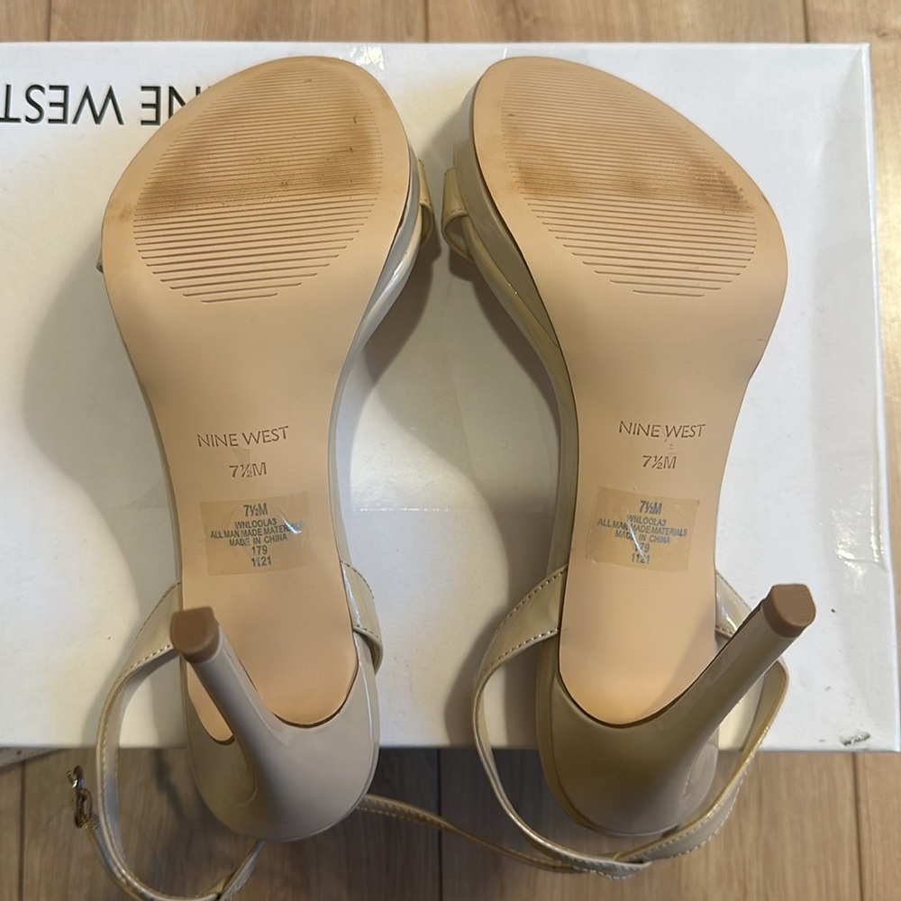 Nine West nude Loola ankle straps sandals - Picture 3 of 3